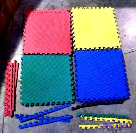 Lot of Rubber Mats - Interlocking - 15 full s...