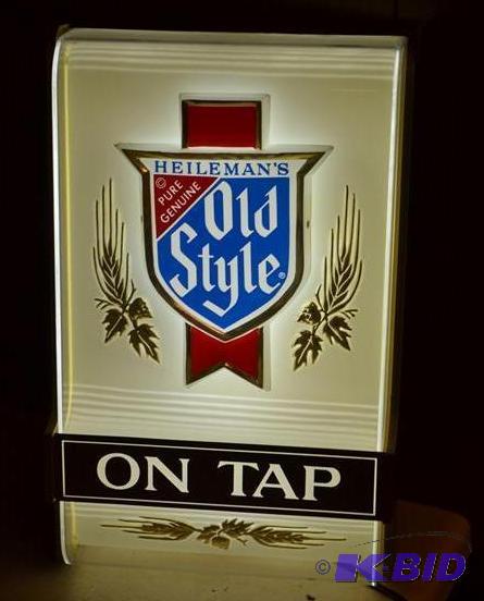 lot 100 image: OLD STYLE lighted beer sign 10x17" works...