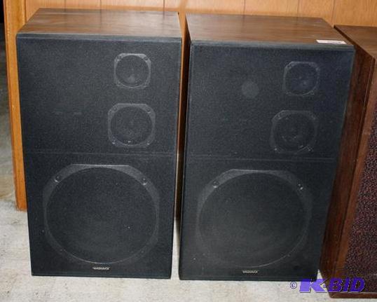 lot 108 image: Magnavox speakers model FS-1640 26x15x13"...
