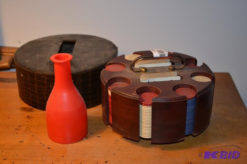 lot 118 image: Vintage Poker chip set-this is old 9x5"...