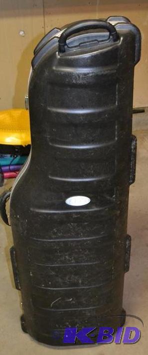 lot 128 image: SKB Golf Luggage storage on wheels 54" t...