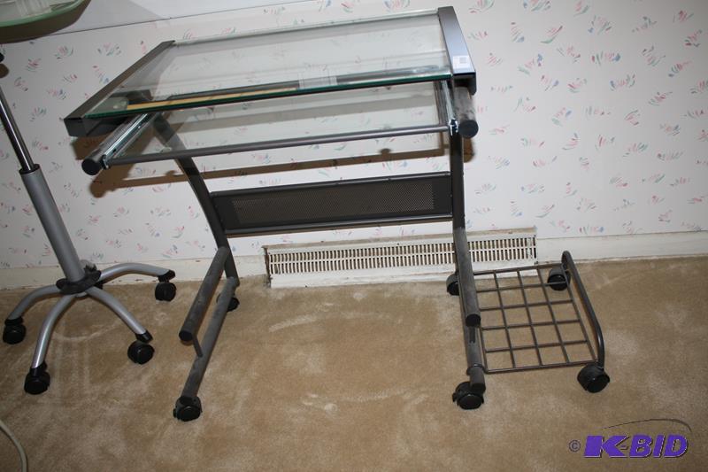 lot 137 image: Computer work station on wheels 26x19x29"...