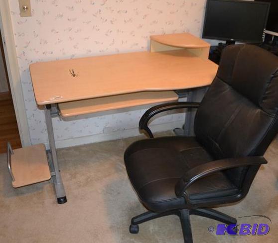 lot 138 image: Newer computer work station Desk 46x24" ...