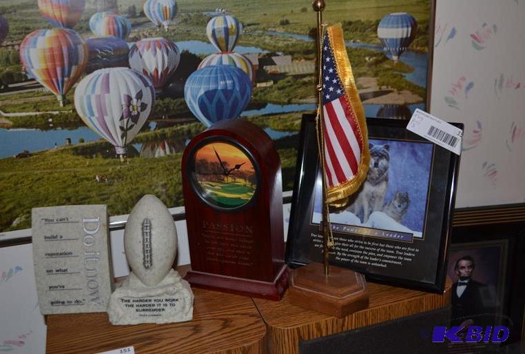 lot 152 image: Nice group of motivational desk or shelf art ...