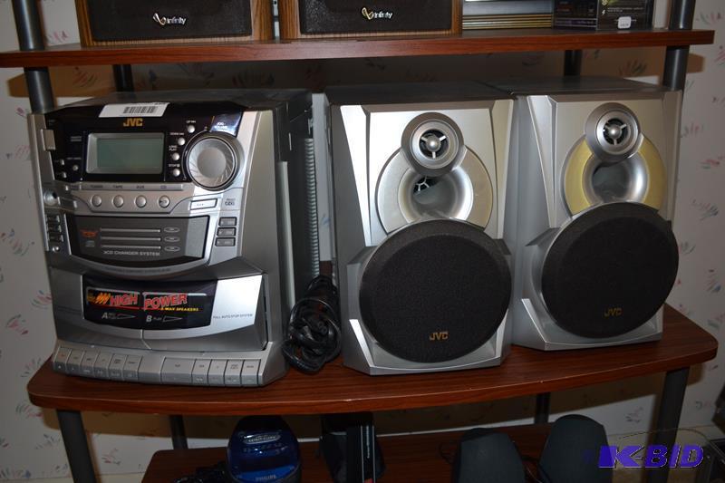 lot 154 image: JVC combines a 3 disc triple tray in the conv...
