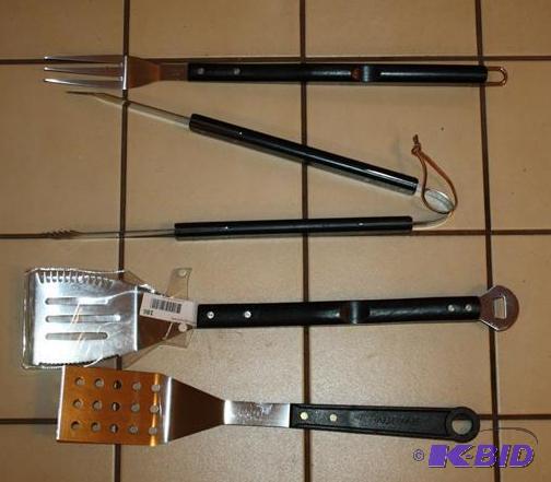 lot 186 image: BBQ Grilling Tolos-looks like new...