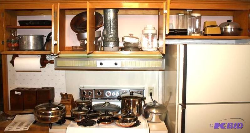 lot 187 image: Large group of kitchen cooking items includin...