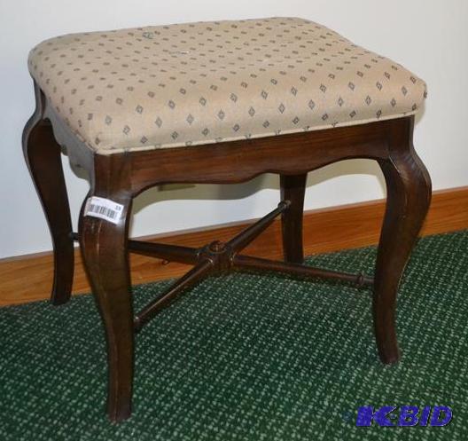 lot 19 image: Hammary North carolina Antique sitting bench ...