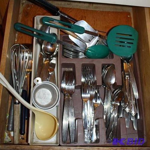 lot 191 image: Drawer full of silverware, did not look for s...