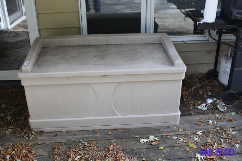 lot 27 image: Large Outdoor Deck Storage box, plastic 48x24...