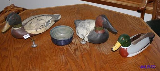 lot 29 image: Wooden Bird Factory Original Hand Carved in U...