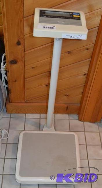 lot 31 image: Tanita BWB-800 - Column-mounted electronic sc...