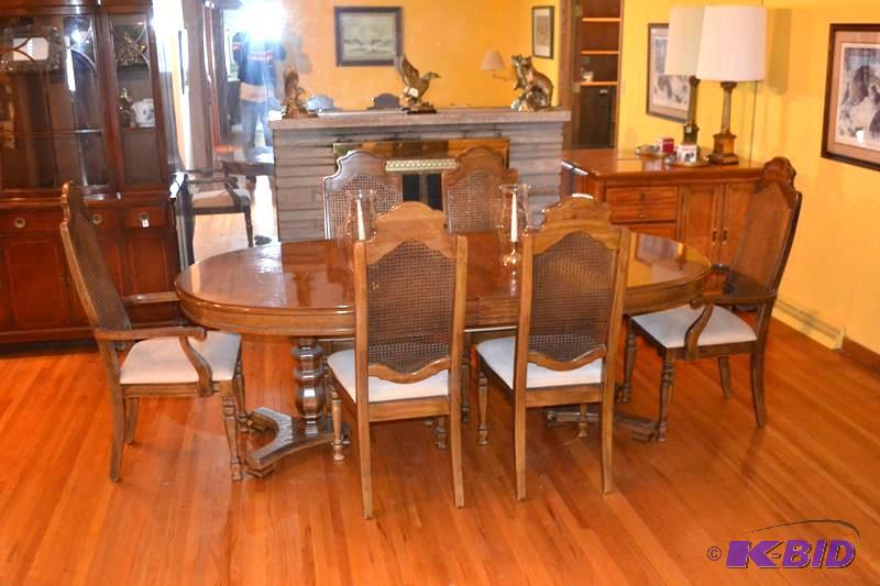 lot 41 image: Beautiful kitchen table with 6 chairs and&nbs...