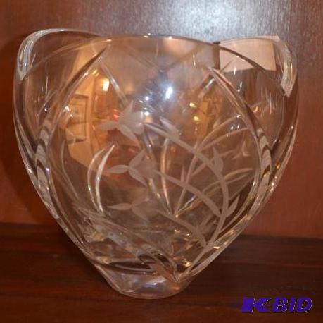 lot 52 image: Beautiful LENOX Crystal vase- etched Lenox on...