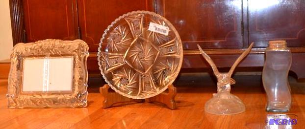 lot 54 image: Group of collectible glass...