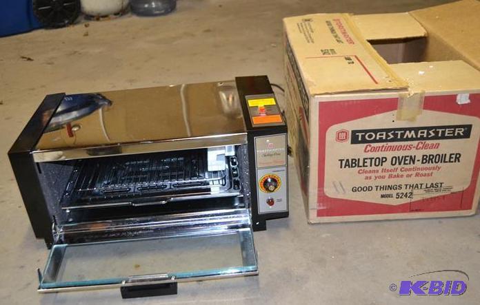 lot 74 image: Toastmaster model 5242 continual clean Tablet...