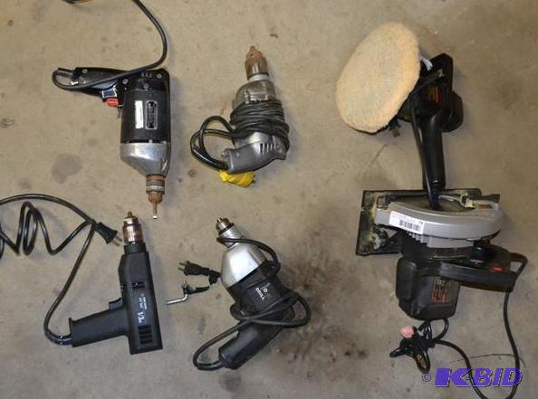 lot 79 image: Group of power tools Black & Decker Polis...
