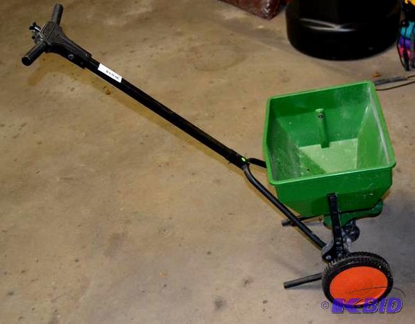 lot 81 image: Scotts SpeedyGreen lawn spreader...