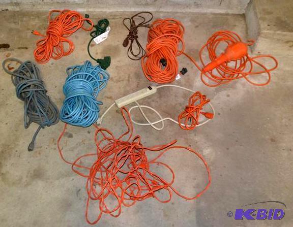 lot 82 image: Large group of power extension chords...
