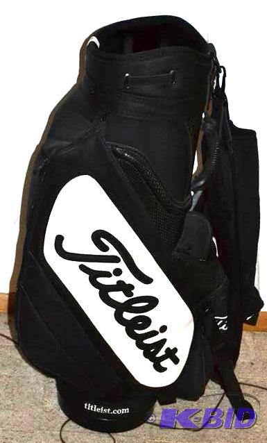 lot 93 image: Great condition Titleist Golf bag - looks unu...