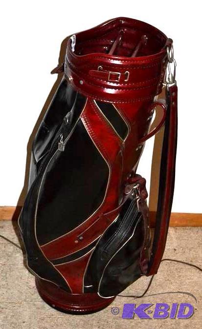 lot 95 image: Great condition BURTON Golf bag - looks unuse...