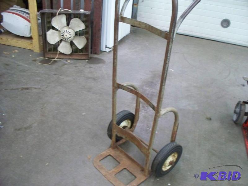 lot 60 image: 2- wheel dolly...