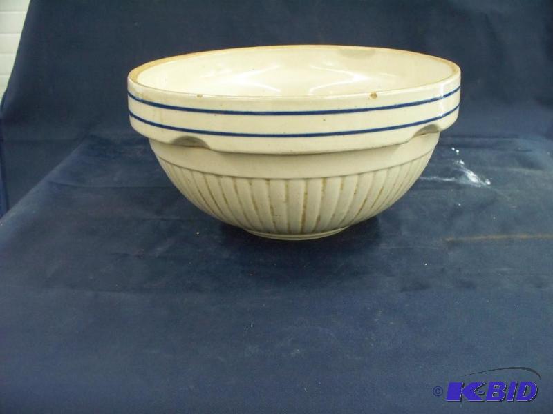 lot 67 image: Red Wing Bowl nice shape...