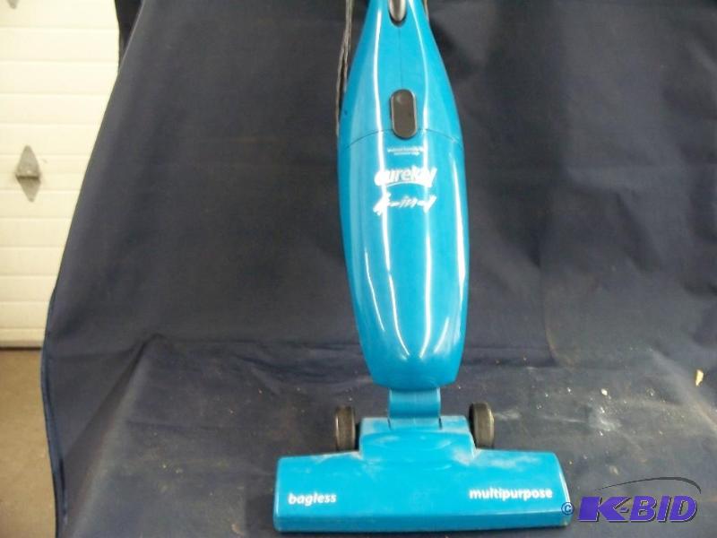 lot 76 image: Eureka 4 in 1 vacuum cleaner...