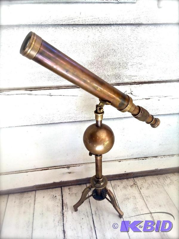 lot 28 image: CIRCA NINETEENTH CENTURY BRASS TELESCOPE ON TRIPOD