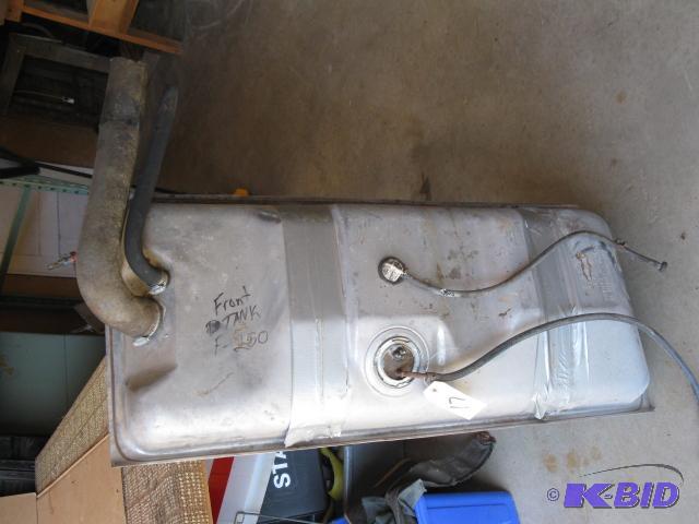 lot 17 image: F250 front gas tank...
