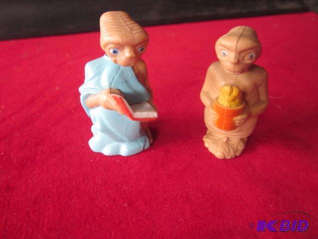 Pair of 1982 Universal Studios E.T. figurines...