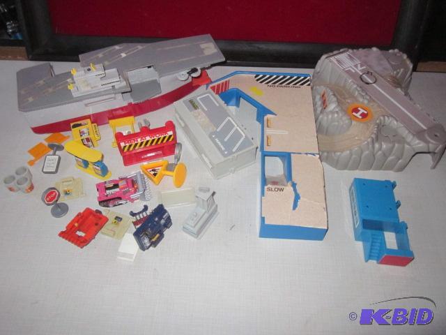 Large lot of Micro Machine toys and accessori...