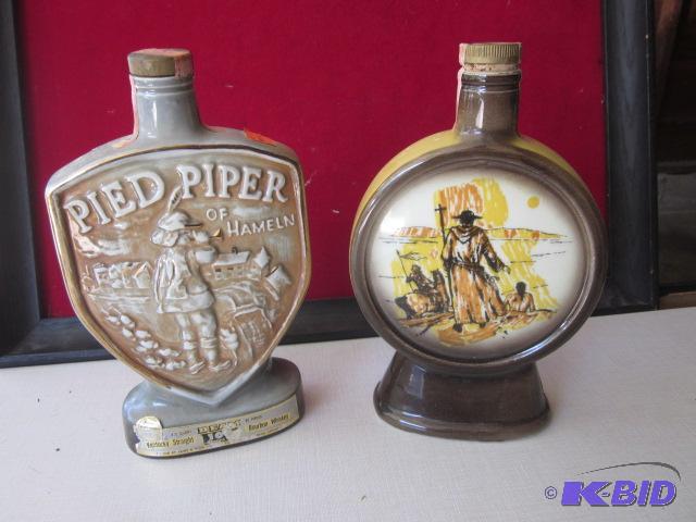 Pair of vintage Jim Beam decanters, No liquor...