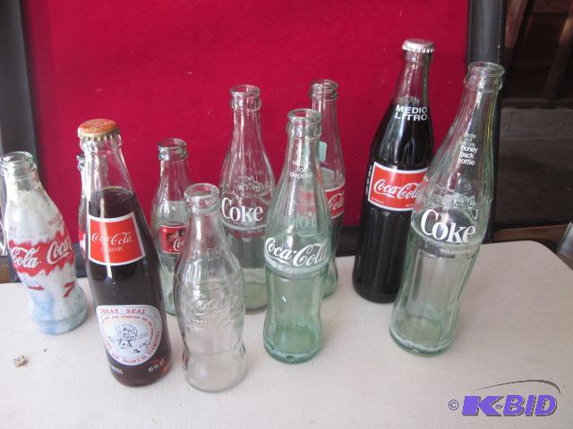 Lot of vintage Coca Cola bottles, some very o...