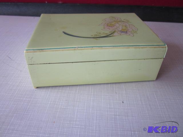 Vintage wooden and enameled green cigarette b...