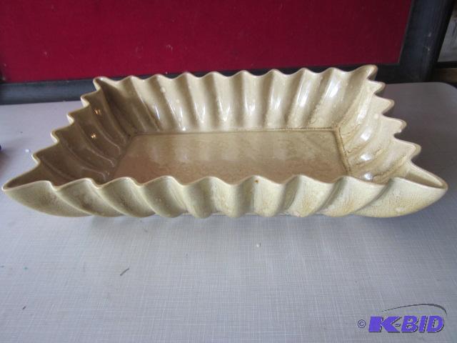 12 inch ruffled edge Red Wing serving bowl, s...