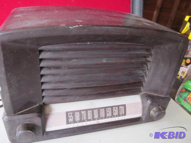 Art Deco General Electric bakelite radio, wor...