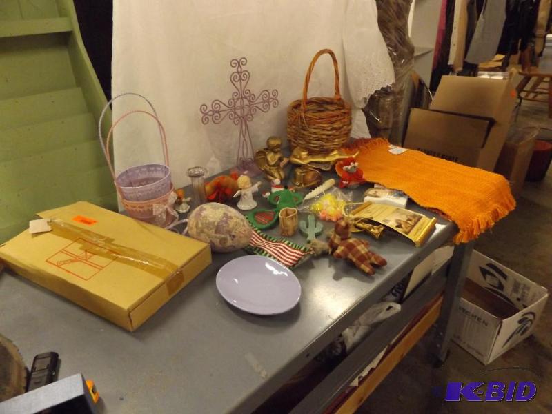 Lot of Decorative Items, Display unit new in ...