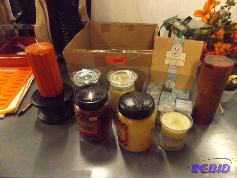 Lot of unused candles, The Candleberry and Gr...