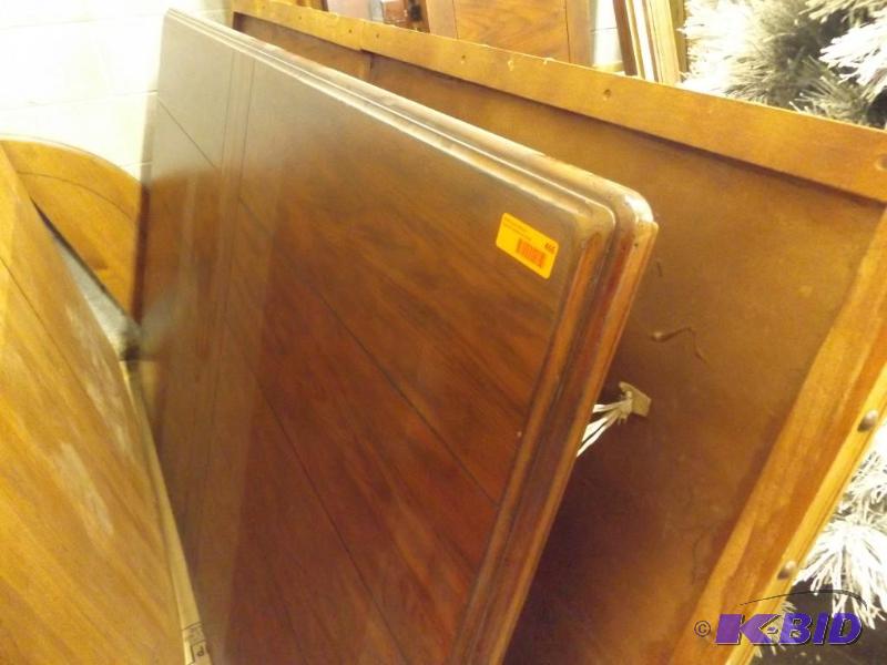 Table Top with two leaves. No base. 6x4 wit...