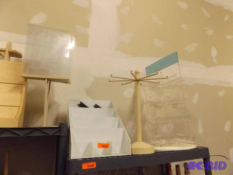 Lot of 7 small display units...