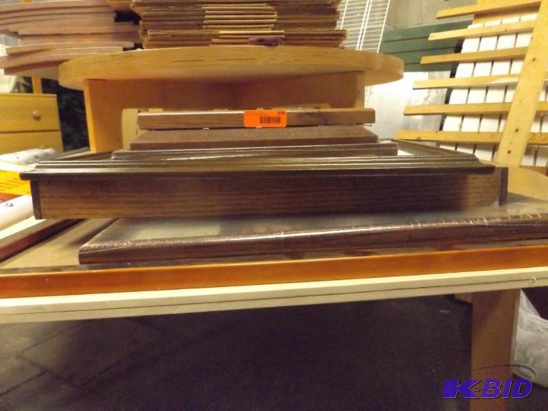 &nbsp8 Picture frames of various sizes...