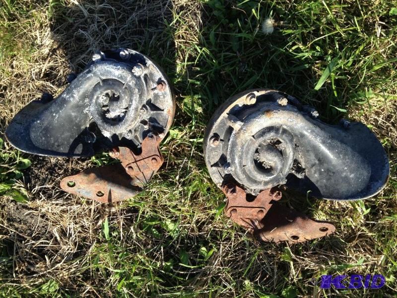 lot 103 image: Pair of Vintage Car  Truck Horns ...