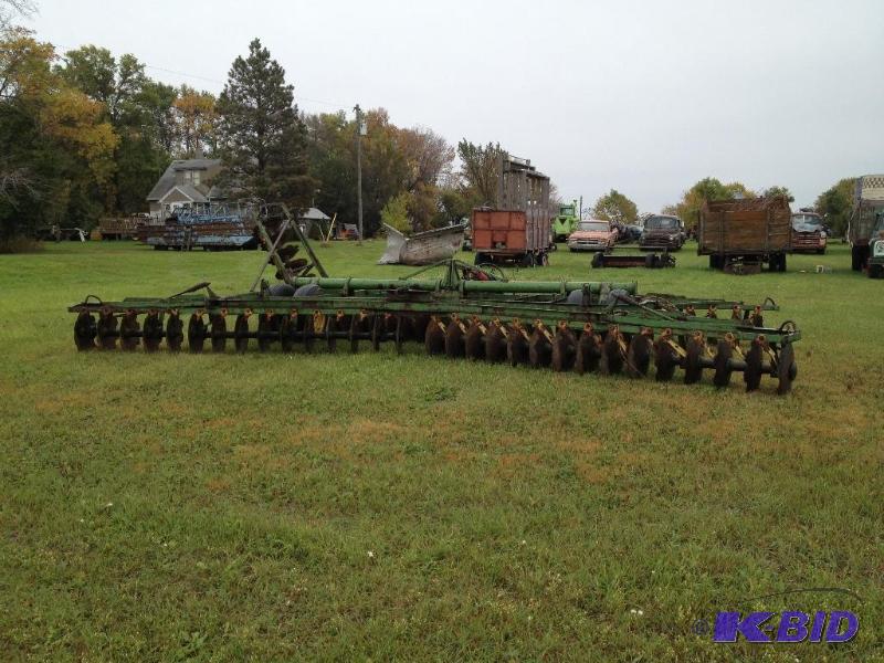 lot 106 image: John Deere Disk ...