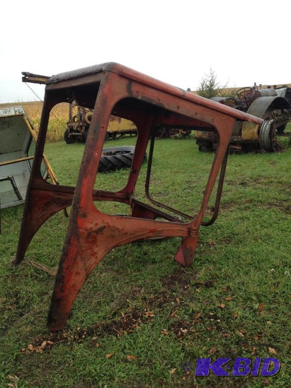 lot 115 image: Egging Tractor Cab