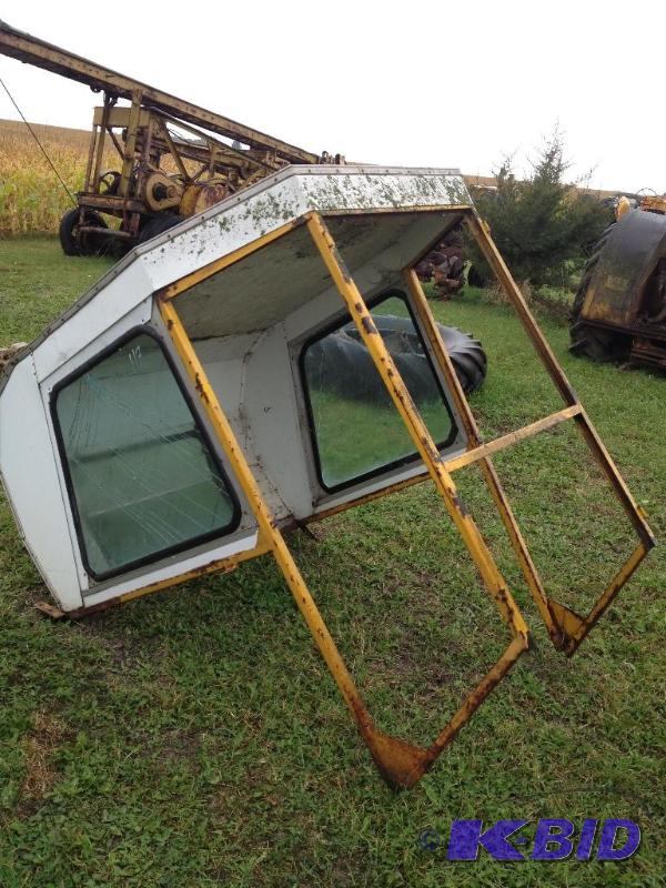 lot 117 image: Tractor Cab