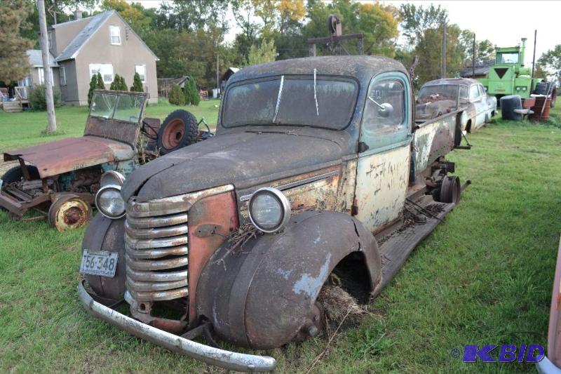 lot 12 image: 1939 GMC Truck