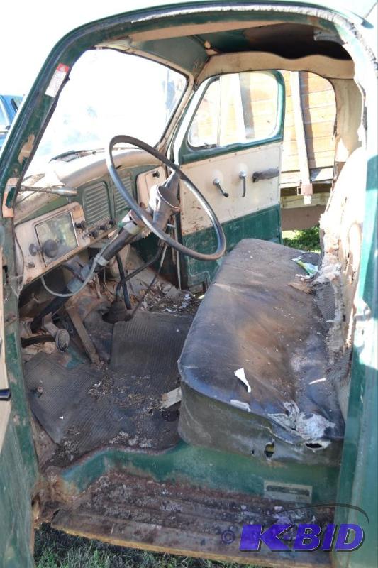 lot 17 image: 1955 Studebaker E38-55