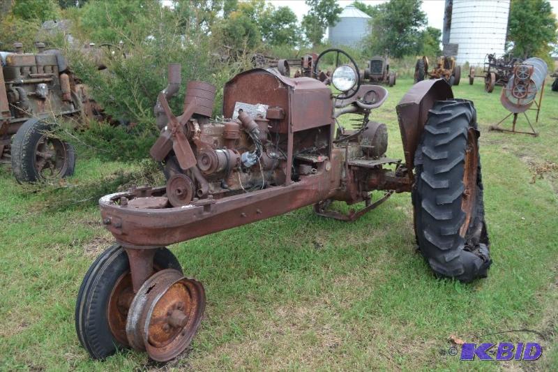 lot 35 image: 1938 Massey Harris 101SR