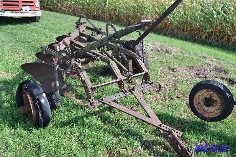 lot 46 image: John Deere 4 Bottom Plow